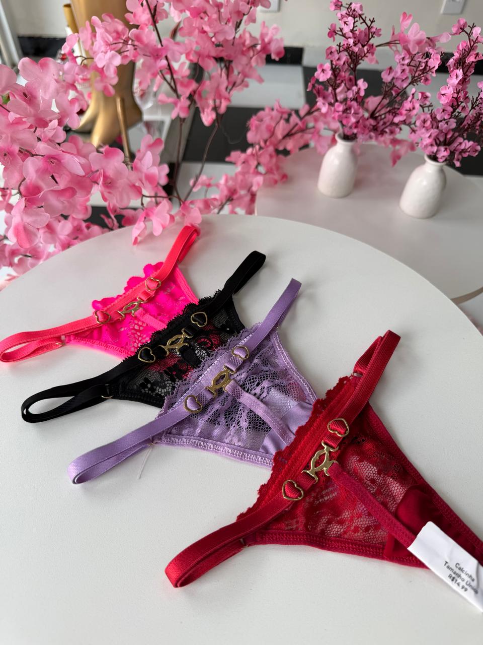 Calcinha Fio com Pingente Beijo