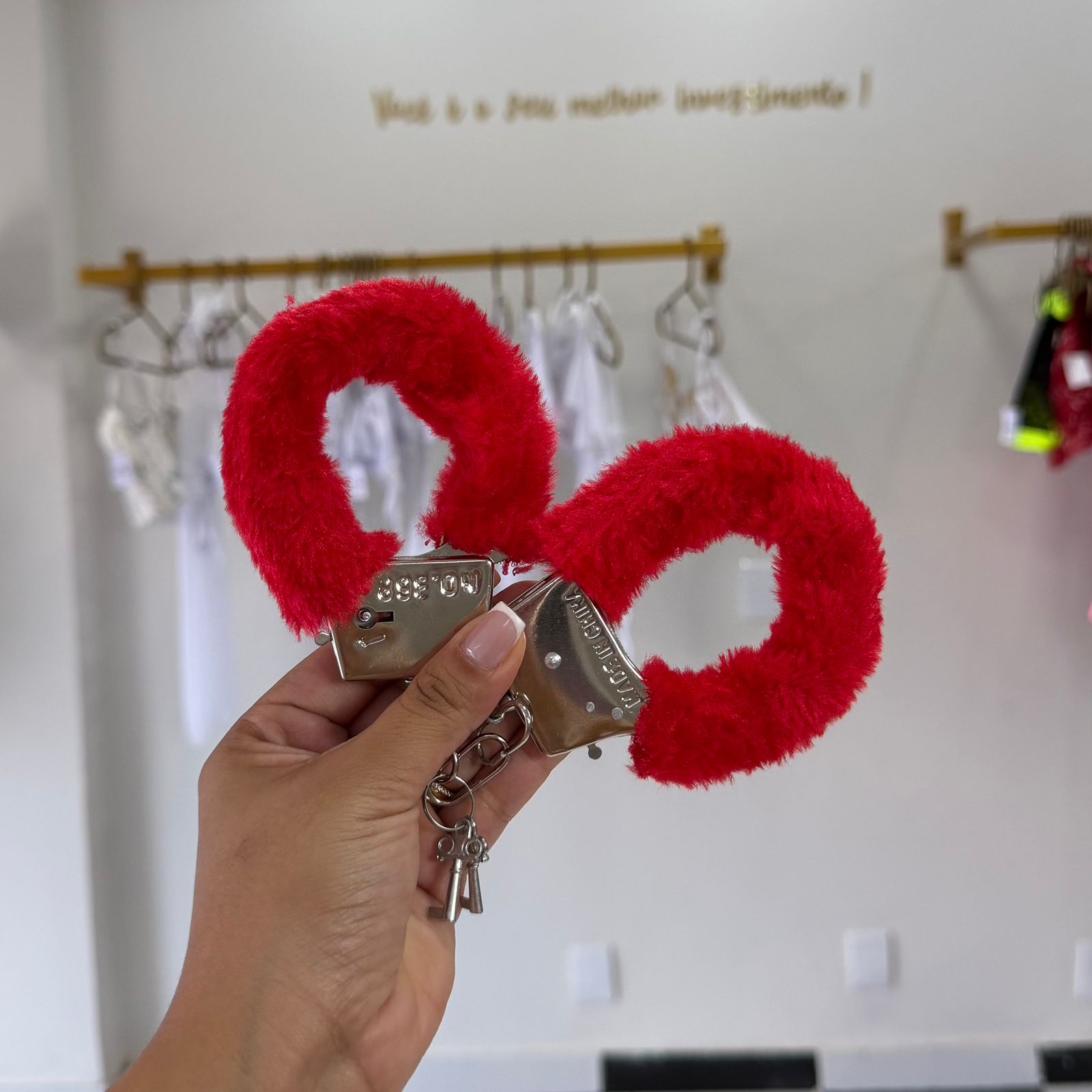 Algema de Metal Revestida com Pelúcia