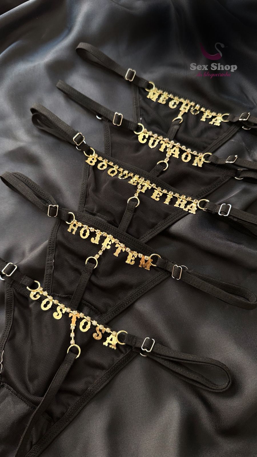 Calcinha Erótica Escrita (Tamanho Único com Lateral Ajustável) Cor Preta