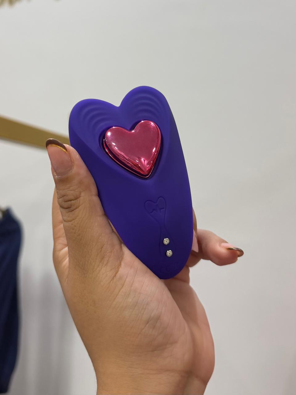 Vibrador de Calcinha Red Heart com Controle via App Bluetooth