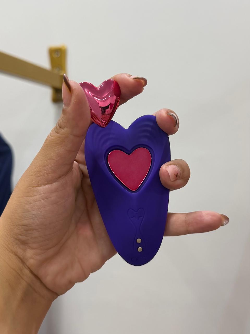 Vibrador de Calcinha Red Heart com Controle via App Bluetooth