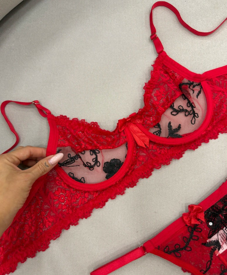 Conjunto Maldivas Vermelho com Preto