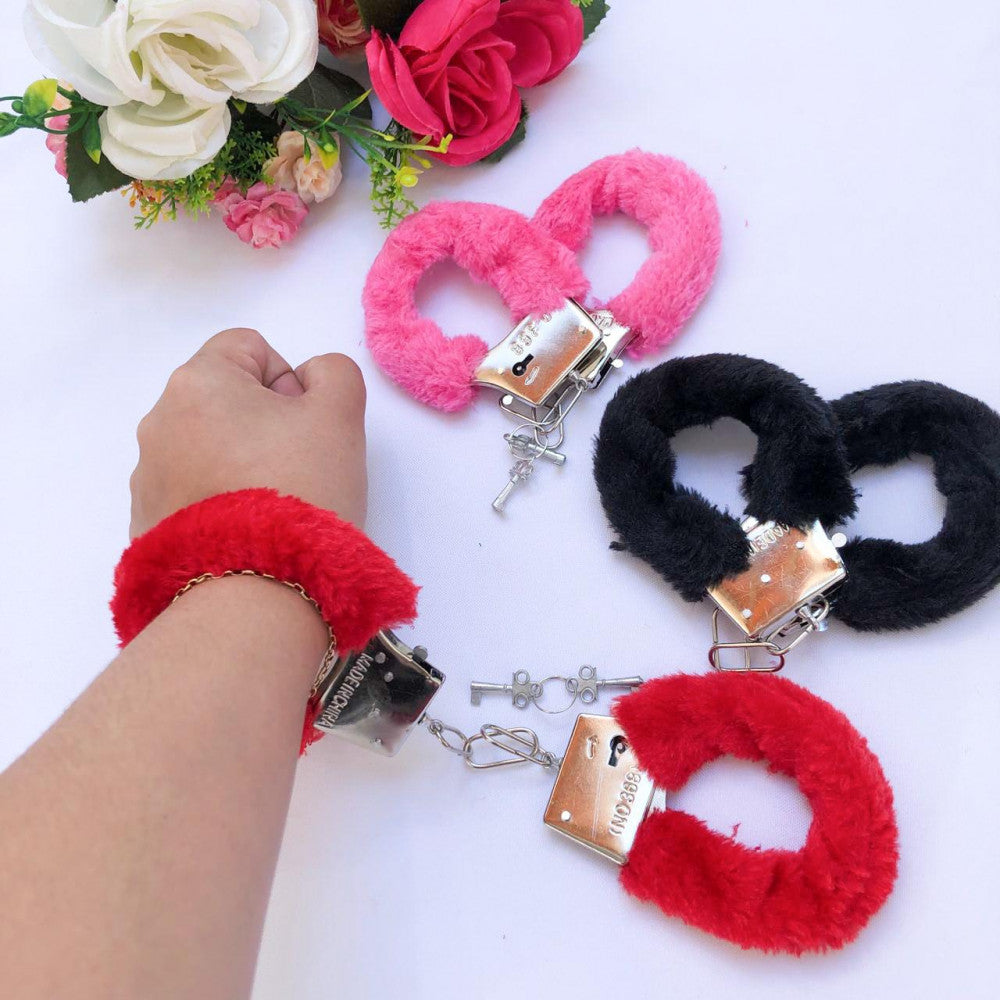 Algema de Metal Revestida com Pelúcia